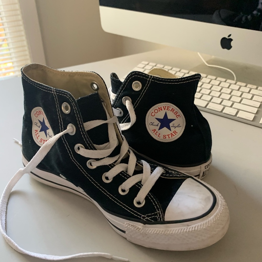 Black converse!! Barely worn